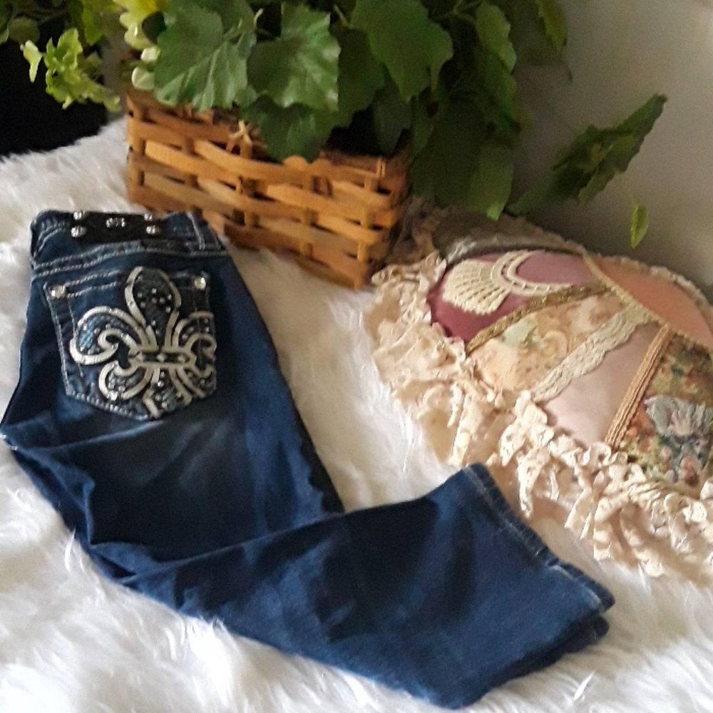 PRICE DROP TODAY 👖CUTE MISS ME CAPRIS JEANS